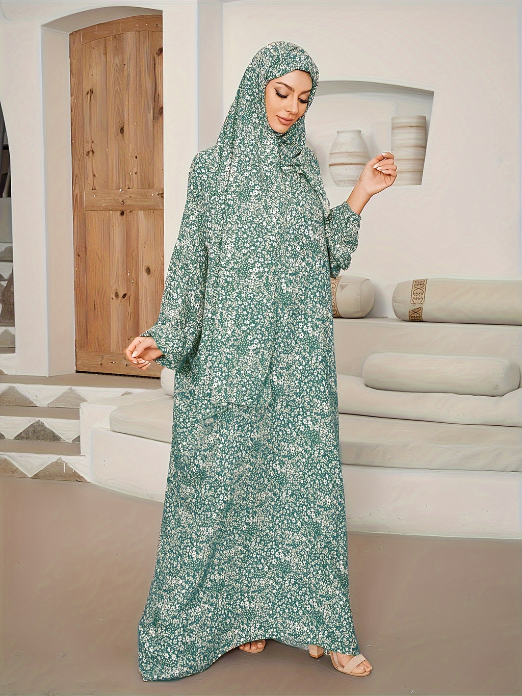 New Fashionable Traditional Scarf Prayer Robe for Muslim Women in the Middle East