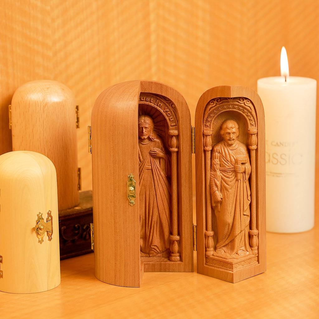 1pc Hand-Carved Wooden Church - Mini Christian Triptych Altar with Jesus, and Virgin Mary Figurines, Decorative Religious Collectible for Indoor & Outdoor, Ideal for Christmas and Easter Decorations, No Electricity Required