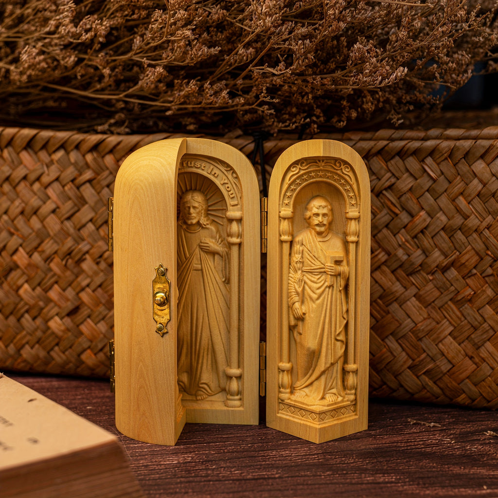 1pc Hand-Carved Wooden Church - Mini Christian Triptych Altar with Jesus, and Virgin Mary Figurines, Decorative Religious Collectible for Indoor & Outdoor, Ideal for Christmas and Easter Decorations, No Electricity Required
