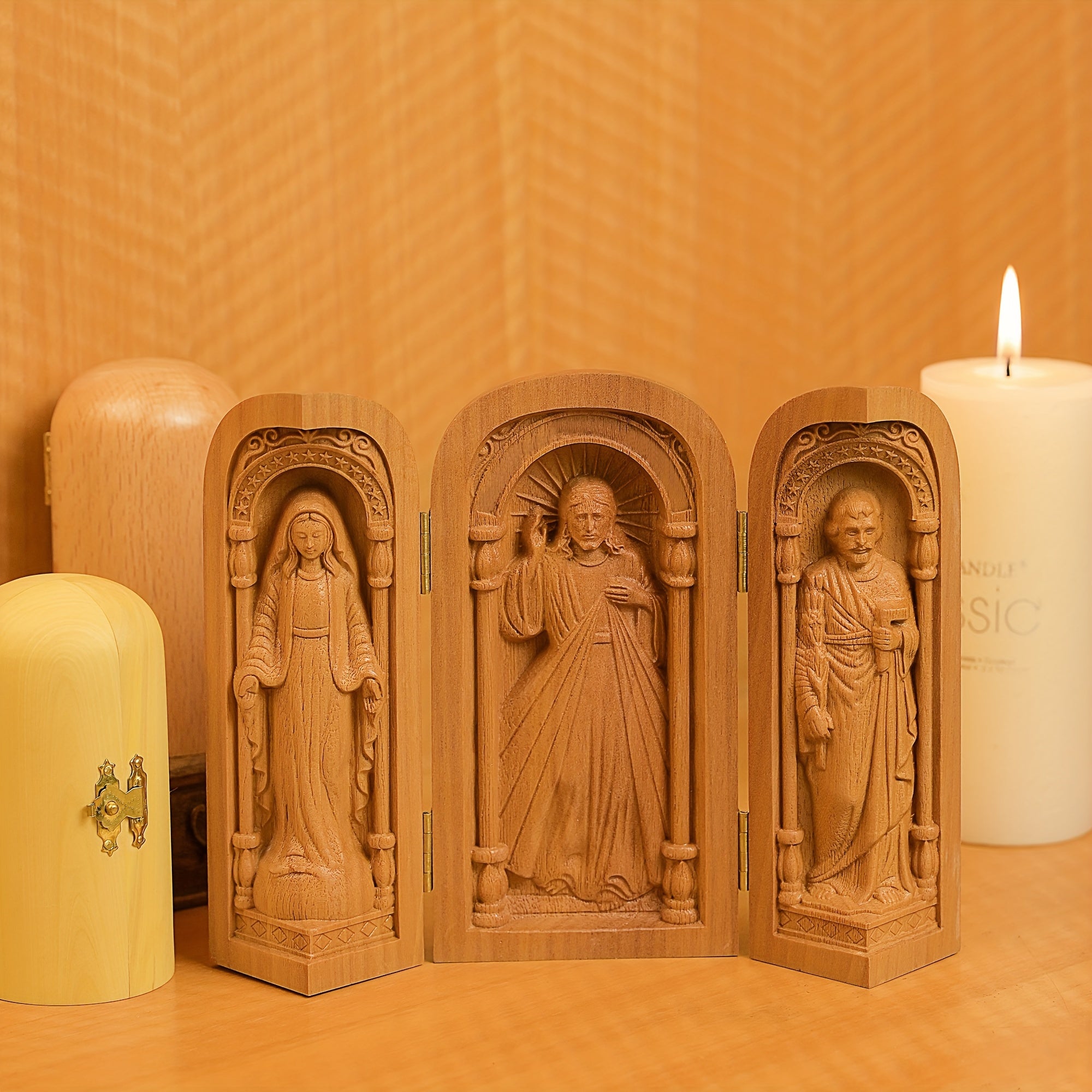 1pc Hand-Carved Wooden Church - Mini Christian Triptych Altar with Jesus, and Virgin Mary Figurines, Decorative Religious Collectible for Indoor & Outdoor, Ideal for Christmas and Easter Decorations, No Electricity Required