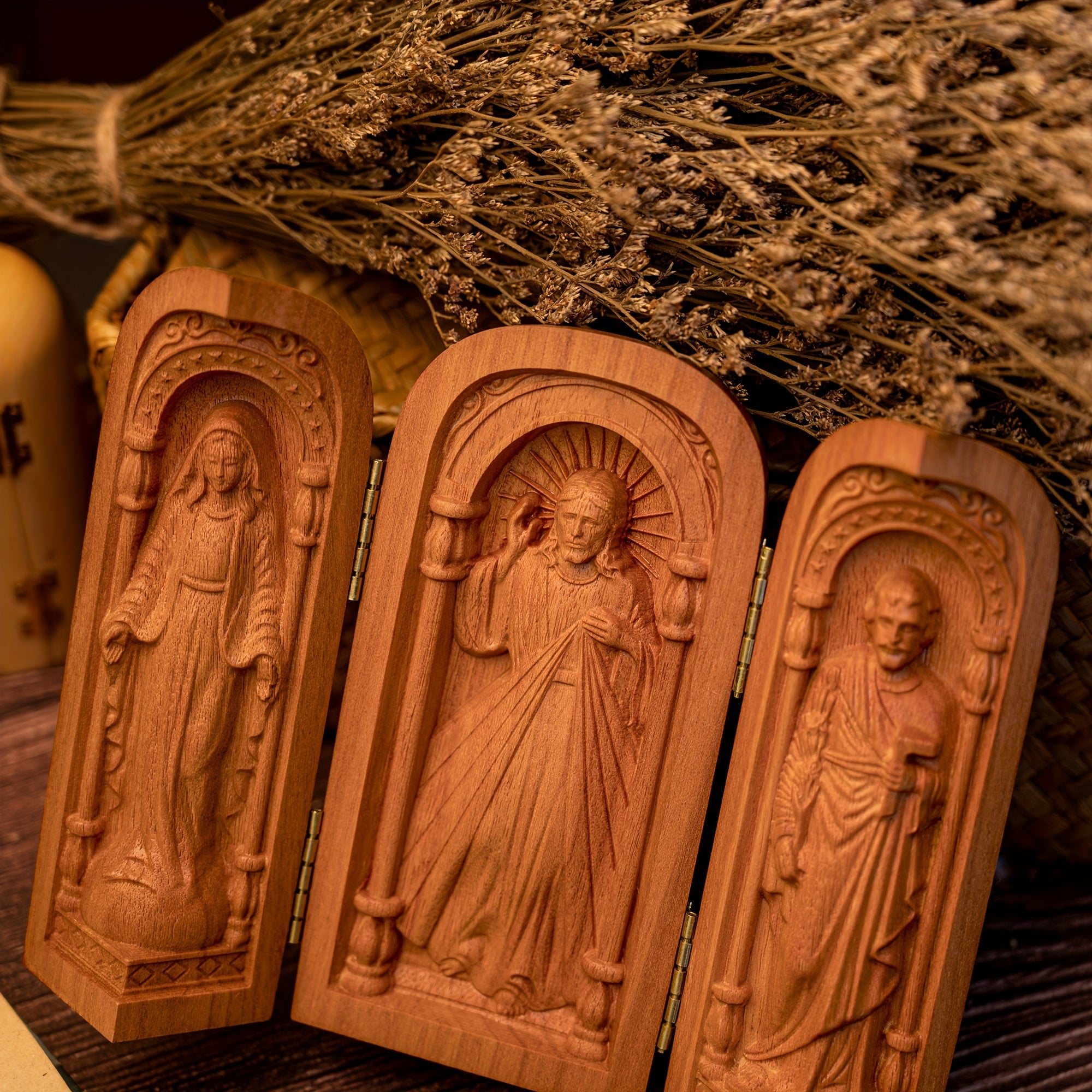 1pc Hand-Carved Wooden Church - Mini Christian Triptych Altar with Jesus, and Virgin Mary Figurines, Decorative Religious Collectible for Indoor & Outdoor, Ideal for Christmas and Easter Decorations, No Electricity Required