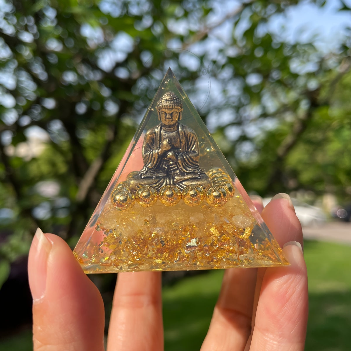 "Serenity Enhancer" 1pc Golden Beaded Buddha Orgone Pyramid With Natural Crystal Chips - Amethyst Energy Generator For Positive Vibes, Home & Yoga Decor